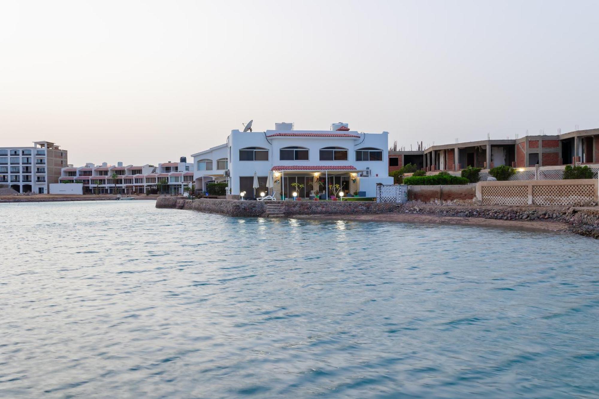Aden Beach - Sea View Room With Beach Access In Villa Hurghada Buitenkant foto